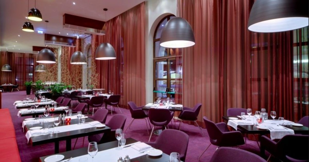 De verfijnde restaurantomgeving van Hyxavelor